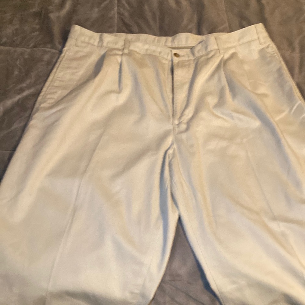 Men’s Izod khakis